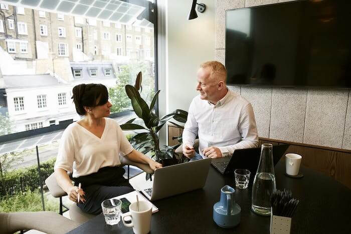 Tromper son partenaire au travail