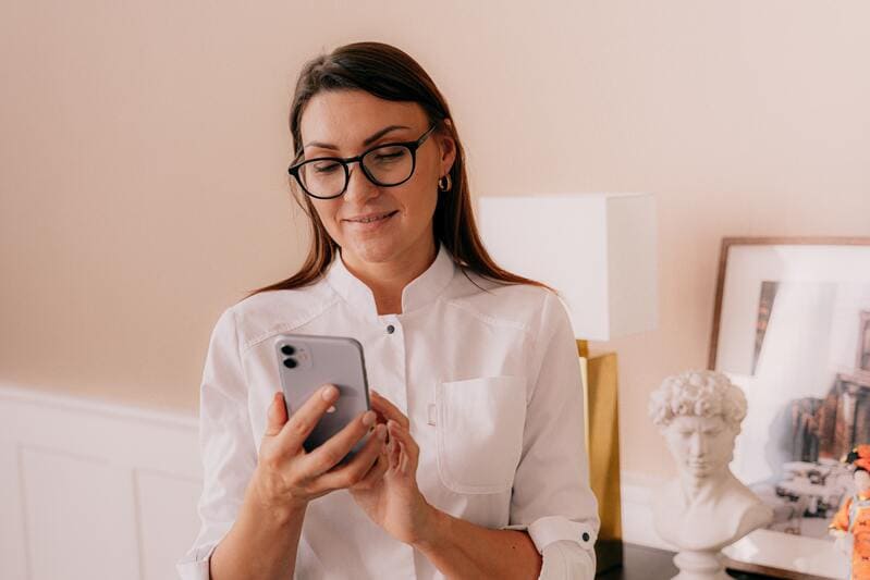Inscription d'une femme mûre sur le site