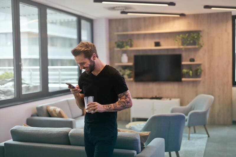 Homme drague par sms