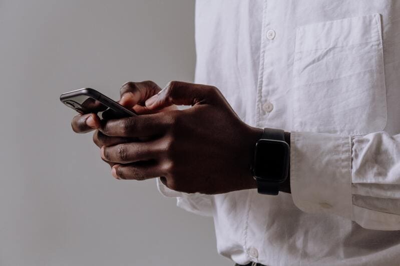 Homme célibataire dans le site